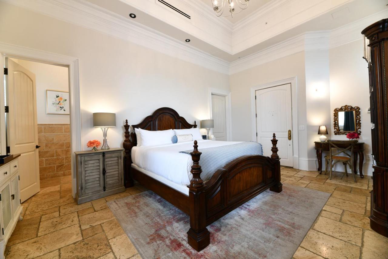 Kentucky Castle Hotel Versailles Esterno foto