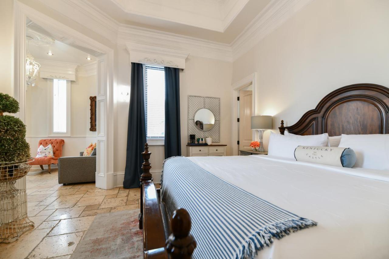 Kentucky Castle Hotel Versailles Esterno foto