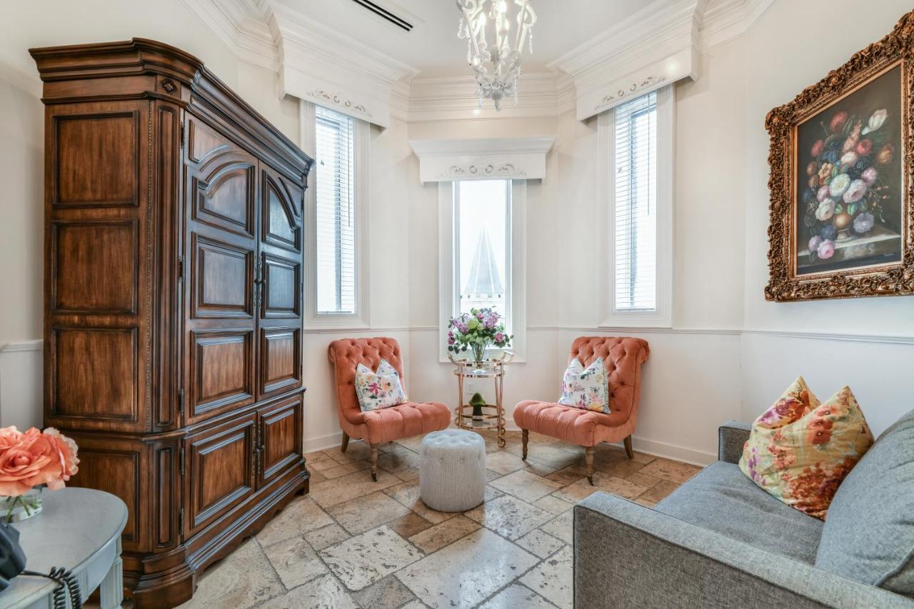 Kentucky Castle Hotel Versailles Esterno foto