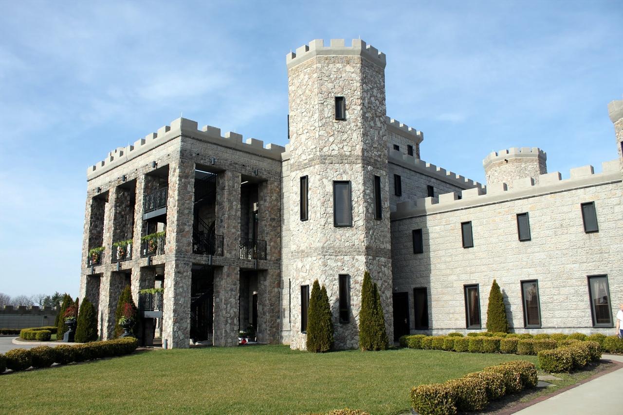 Kentucky Castle Hotel Versailles Esterno foto