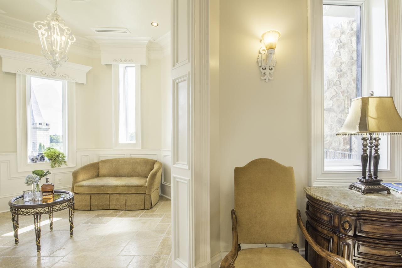 Kentucky Castle Hotel Versailles Esterno foto