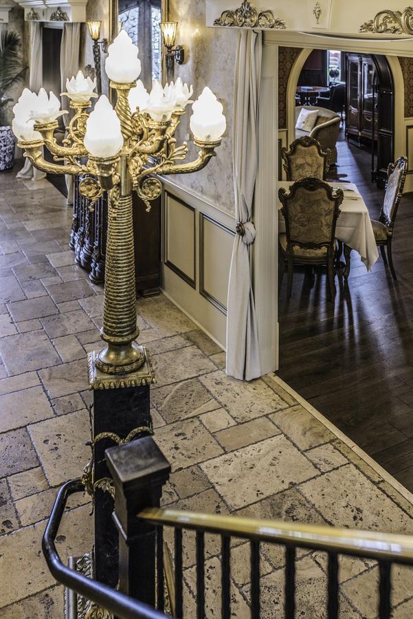 Kentucky Castle Hotel Versailles Esterno foto