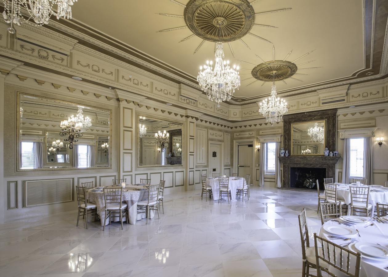 Kentucky Castle Hotel Versailles Esterno foto