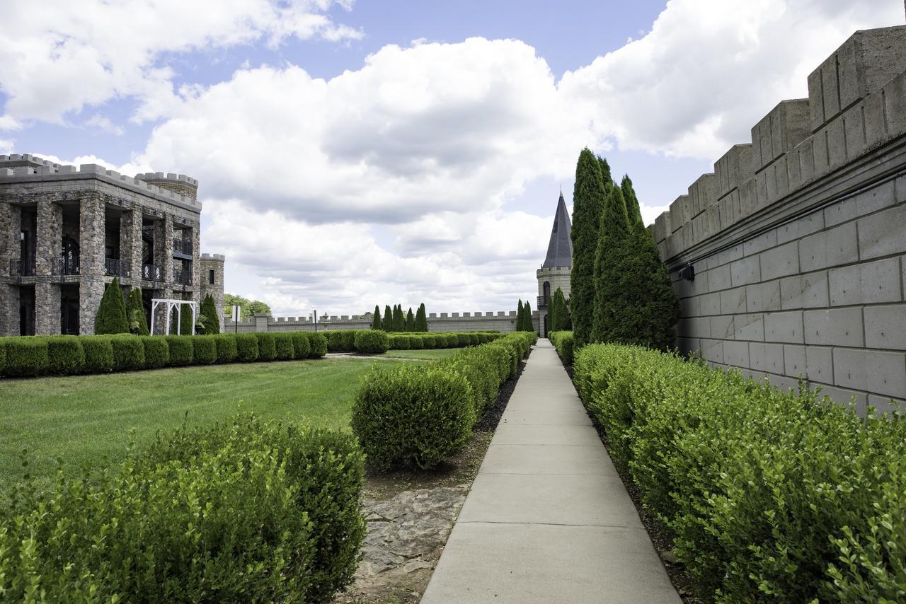 Kentucky Castle Hotel Versailles Esterno foto