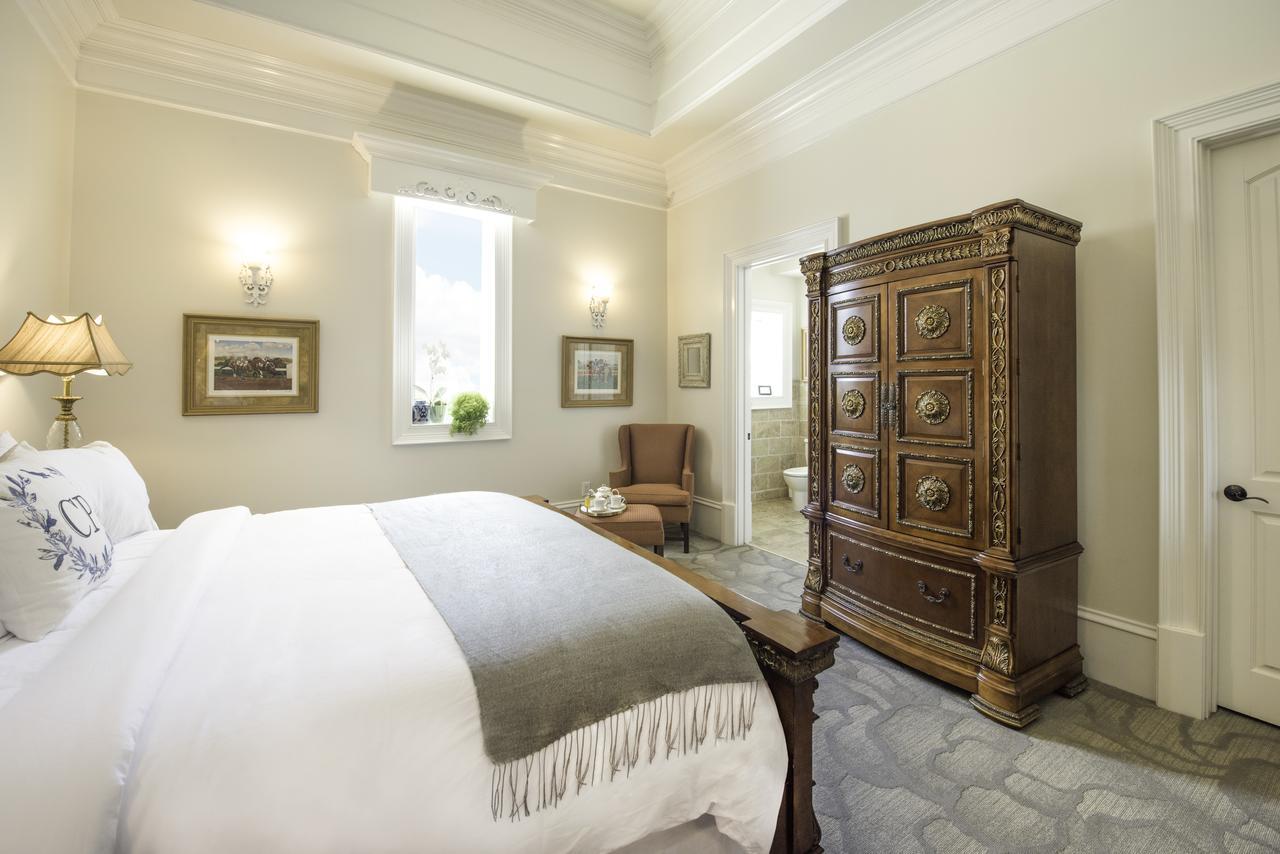 Kentucky Castle Hotel Versailles Esterno foto