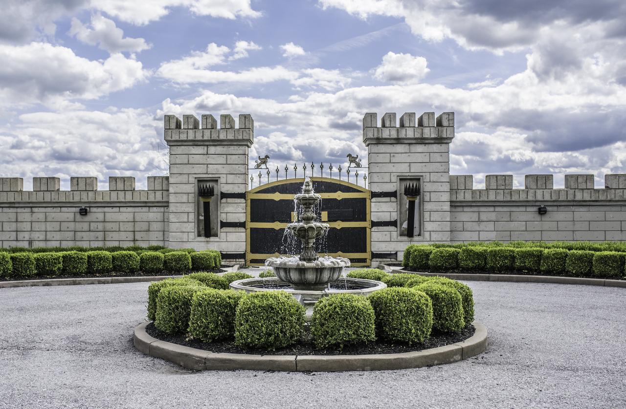 Kentucky Castle Hotel Versailles Esterno foto