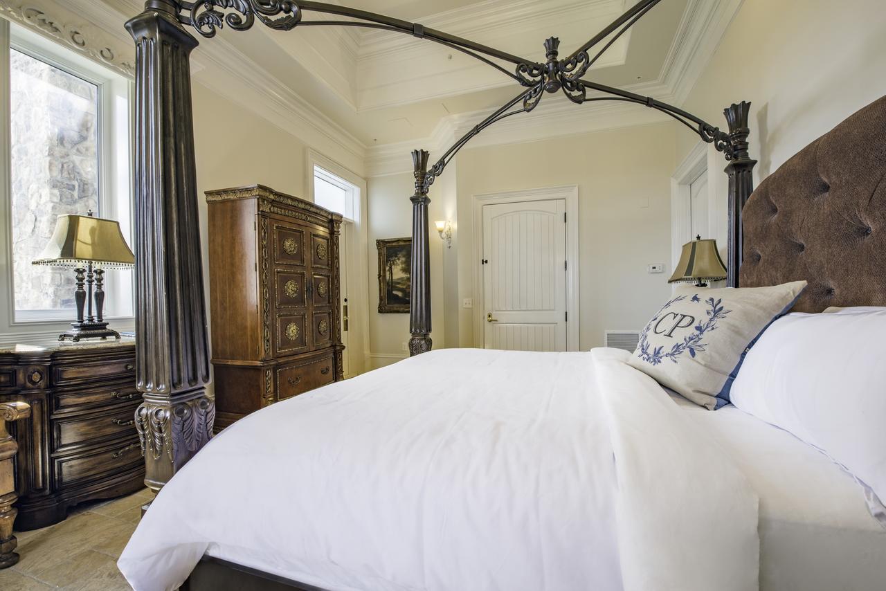 Kentucky Castle Hotel Versailles Esterno foto