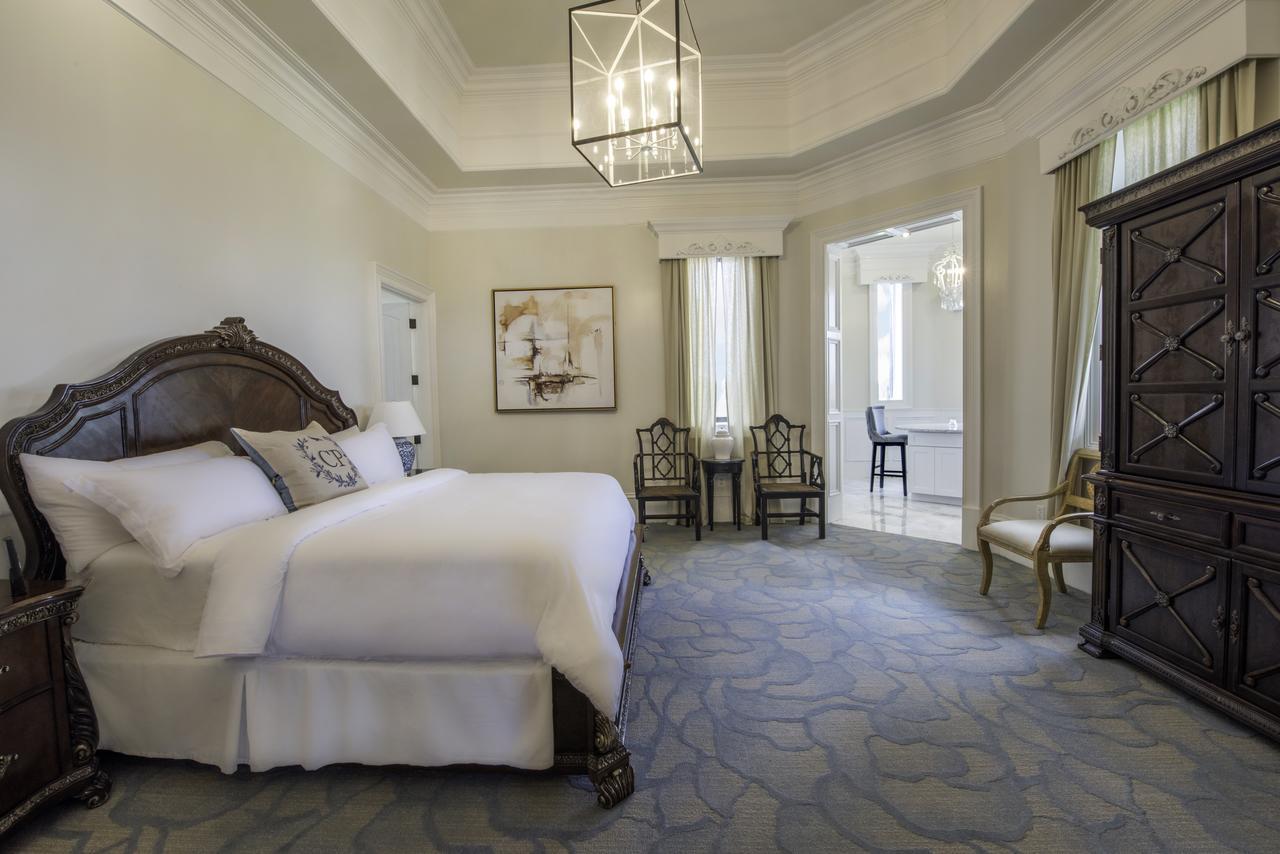 Kentucky Castle Hotel Versailles Esterno foto