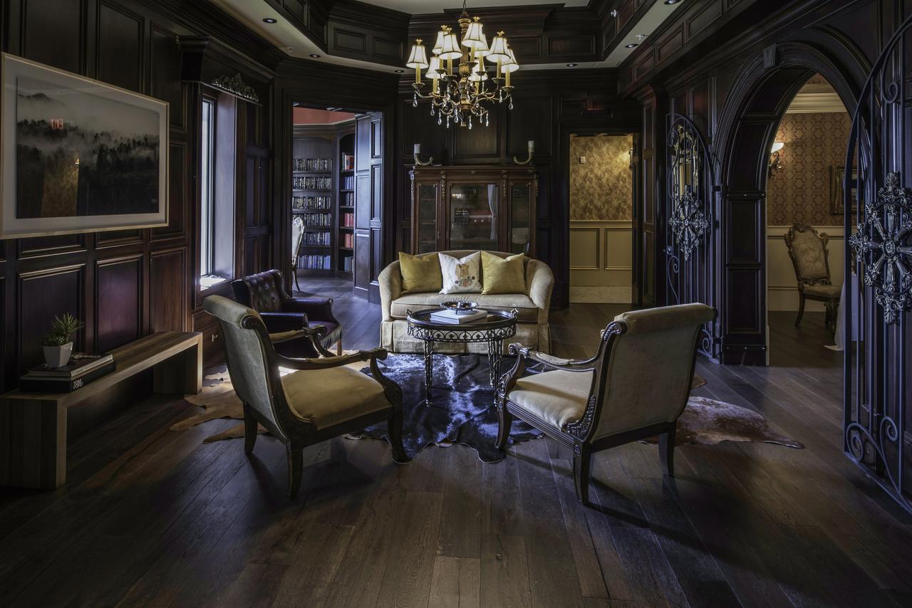 Kentucky Castle Hotel Versailles Esterno foto