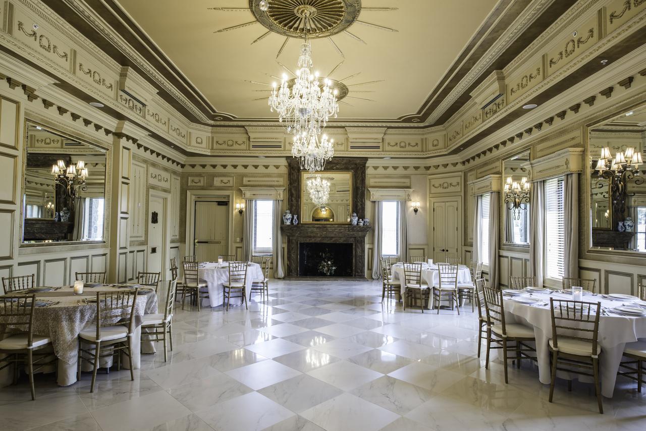 Kentucky Castle Hotel Versailles Esterno foto