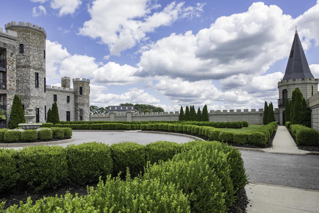 Kentucky Castle Hotel Versailles Esterno foto
