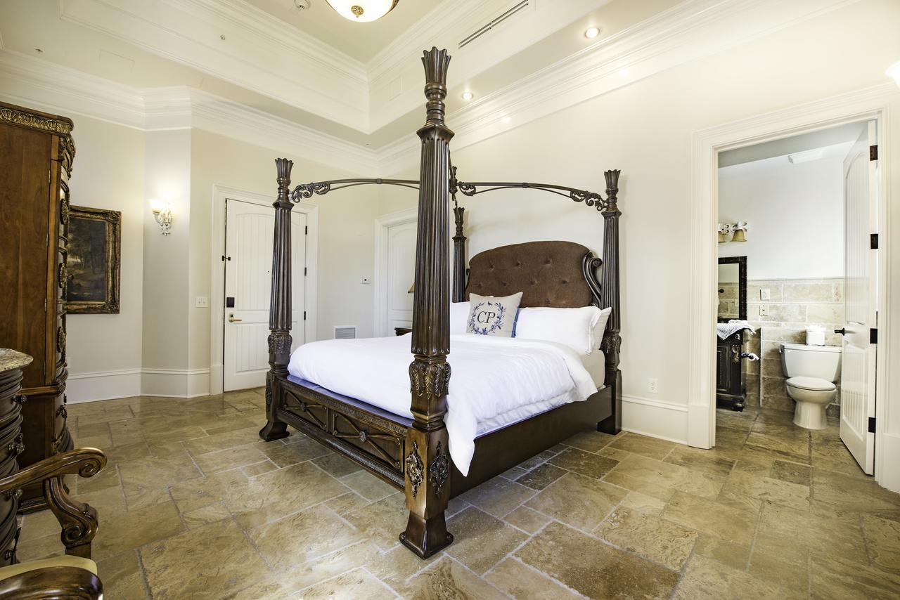Kentucky Castle Hotel Versailles Esterno foto