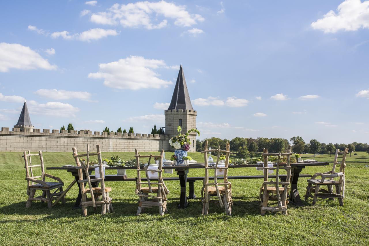 Kentucky Castle Hotel Versailles Esterno foto