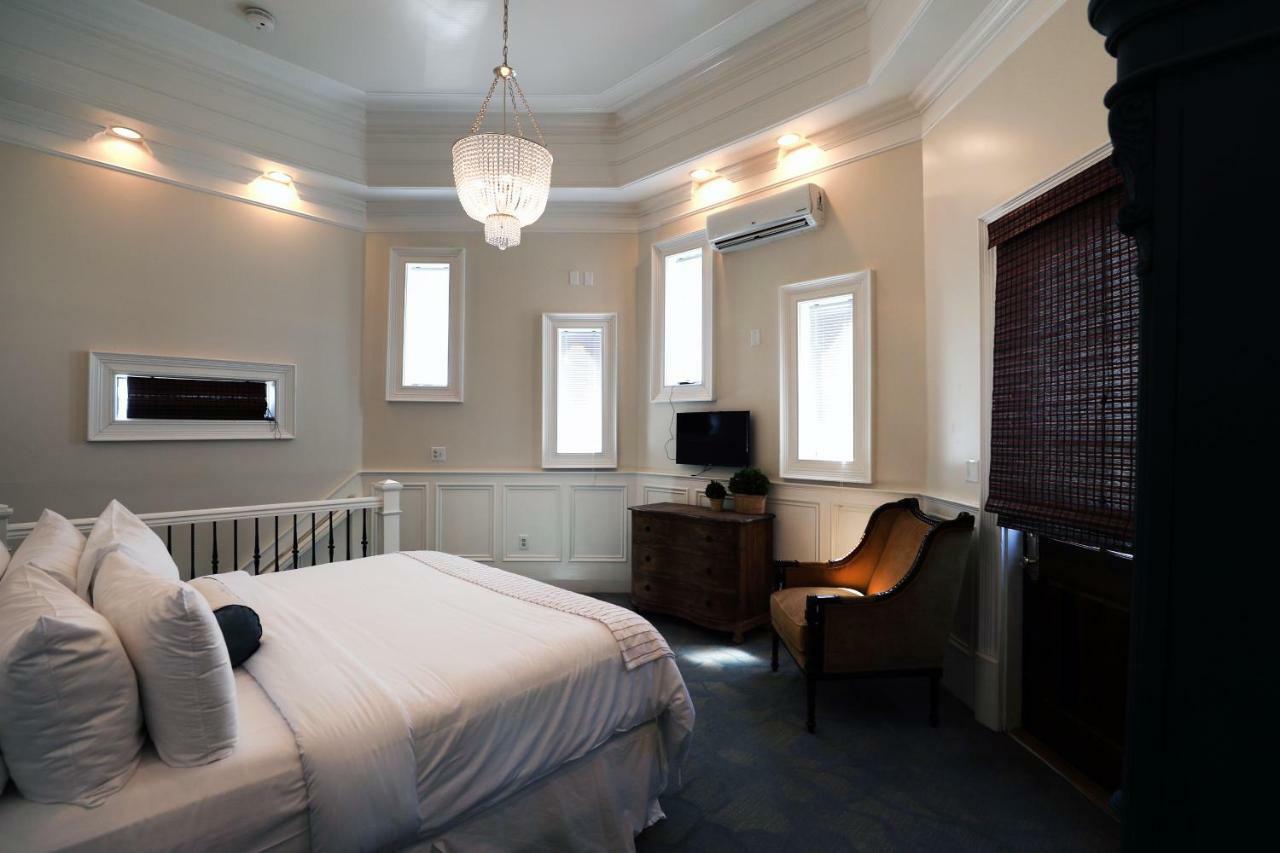 Kentucky Castle Hotel Versailles Esterno foto