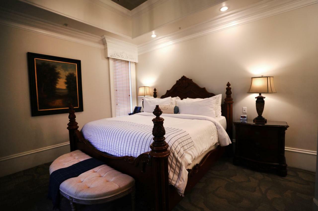 Kentucky Castle Hotel Versailles Esterno foto