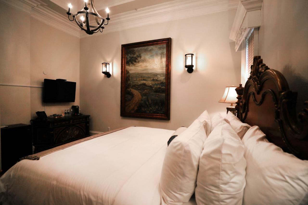 Kentucky Castle Hotel Versailles Esterno foto