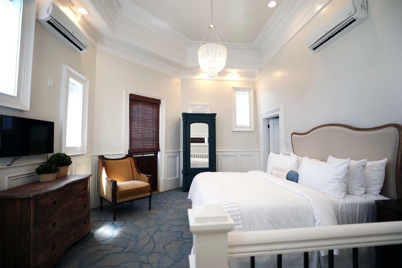 Kentucky Castle Hotel Versailles Esterno foto