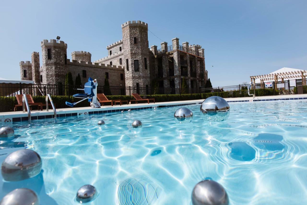 Kentucky Castle Hotel Versailles Esterno foto
