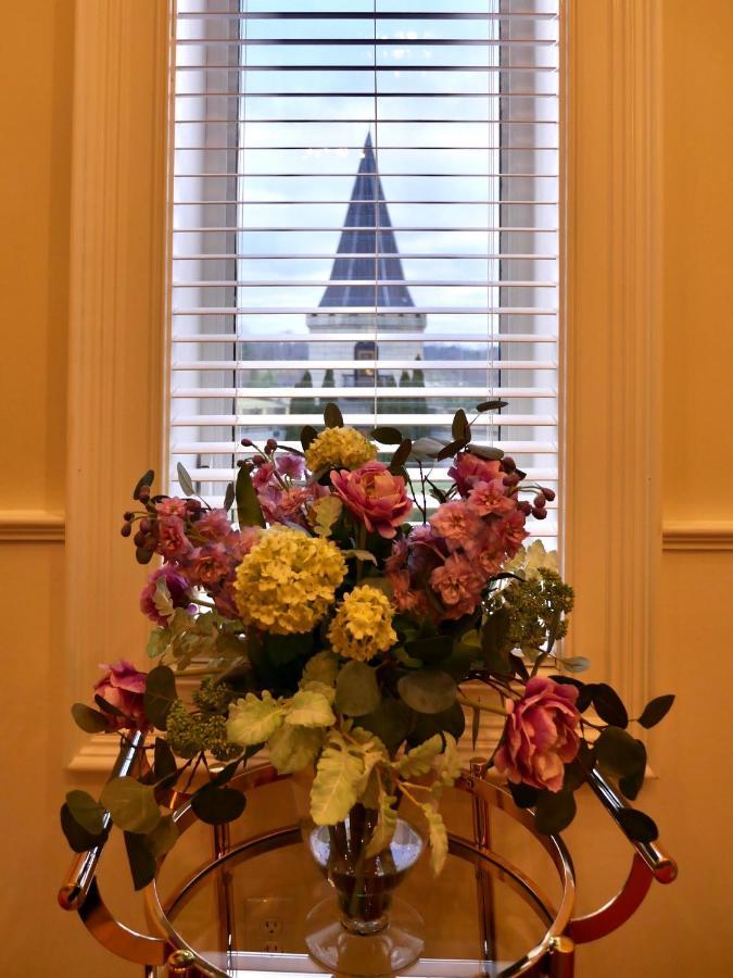 Kentucky Castle Hotel Versailles Esterno foto