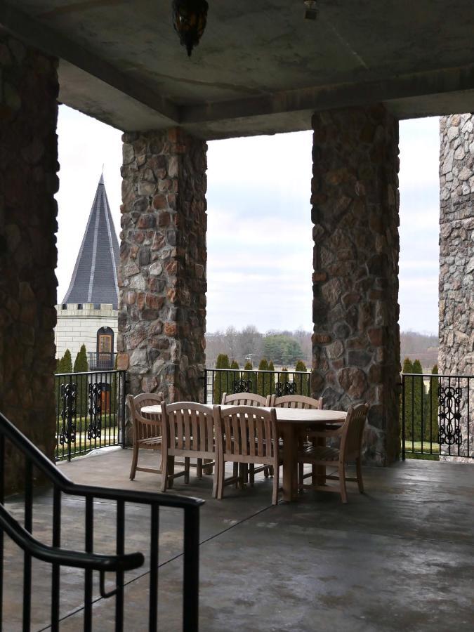Kentucky Castle Hotel Versailles Esterno foto